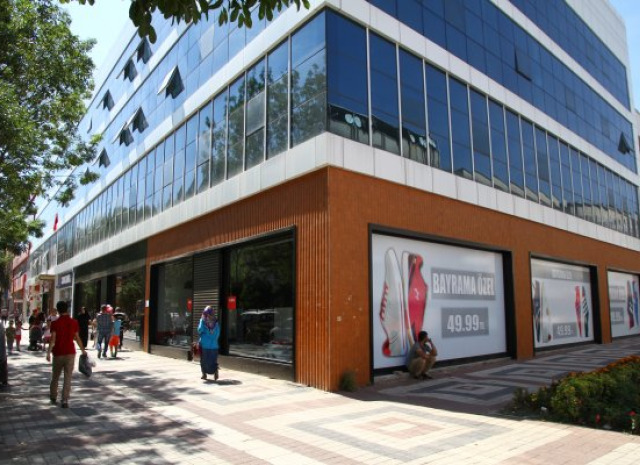 İnegöl Royal Otel İşyeri Ve Katlı Otopark